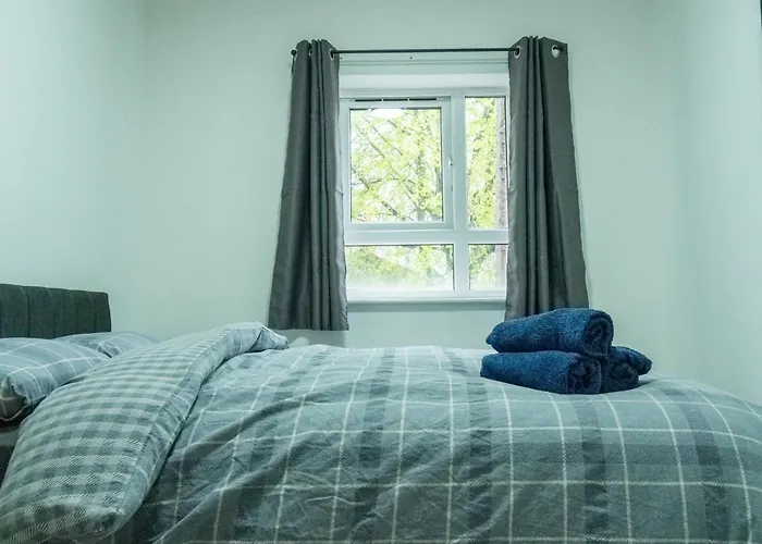 Stunning Modern 2 Bed Flat, With Parking, Near Town 아파트 *