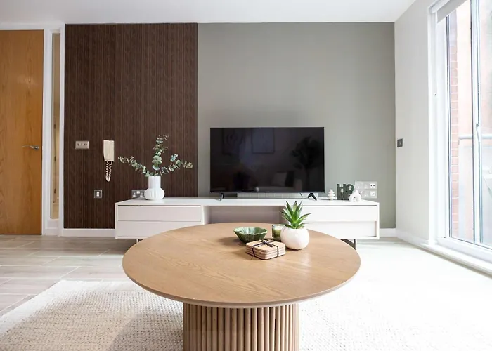 2 Bed Flat By Superhost Apartamento *