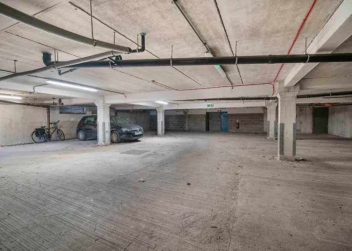 Old Trafford With Free Parking *