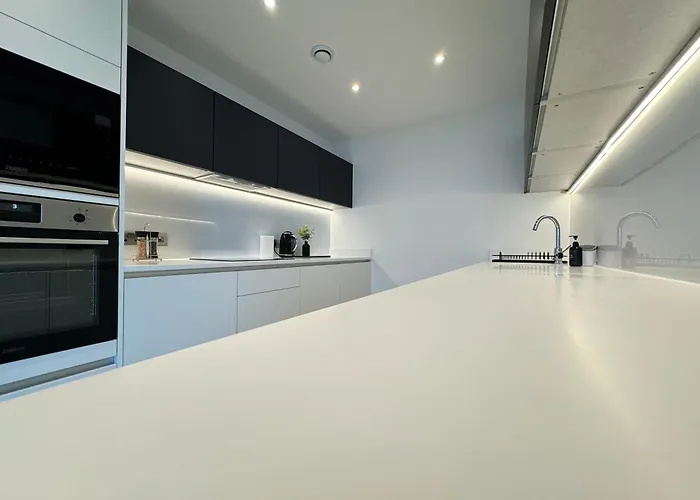 3 Bedroom Penthouse In The Centre Deansgate New Build High Floor *