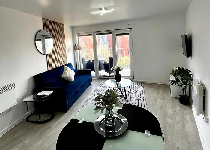 Serene 2-bed Flat With Canal Views - Coop Live & Ethiad Manchester