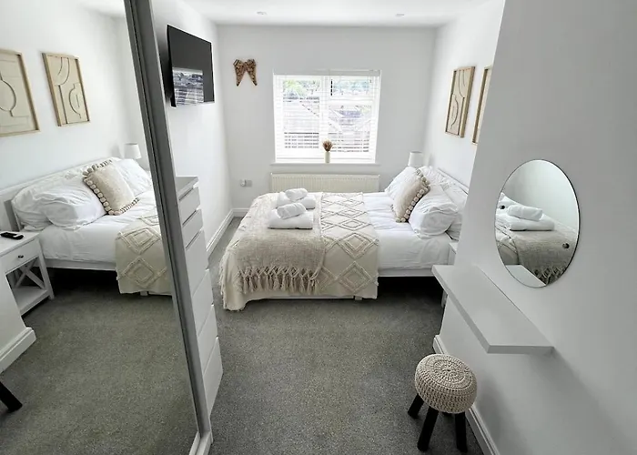 Spacious, Cosy & Stylish 3 Bed In Salford, Near Trafford Park - Free Parking