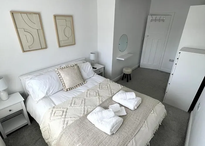 Spacious, Cosy & Stylish 3 Bed In Salford, Near Trafford Park - Free Parking