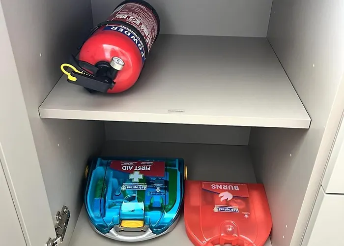 Spacious, Cosy & Stylish 3 Bed In Salford, Near Trafford Park - Free Parking * Manchester