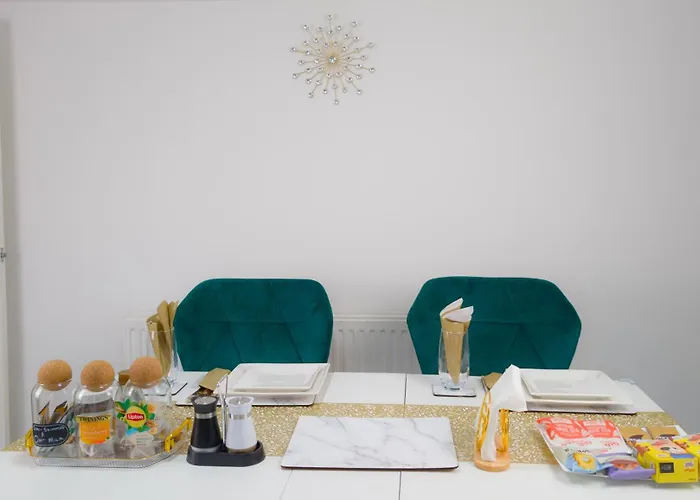 The Ruby Haven, Didsbury - 15mins To Airport - Opp The Christie's Nhs - Sleeps 5 Lejlighed