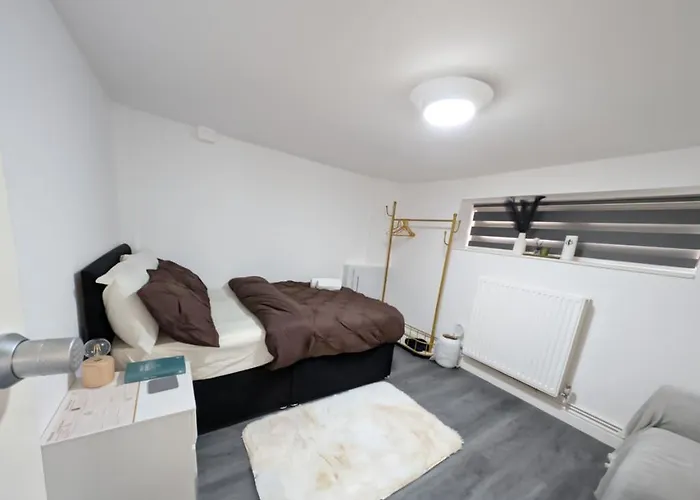 The Ruby Haven, Didsbury - 15mins To Airport - Opp The Christie's Nhs - Sleeps 5 Lejlighed Manchester