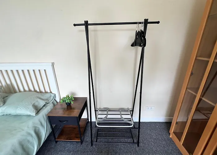 Spacious House Close To With Free Parking Nyaraló Manchester