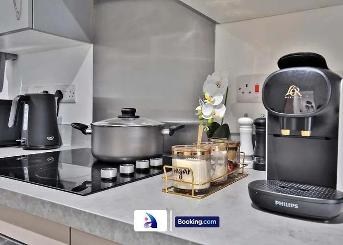 Appartement Modern 2 Bed, 2 Bath With Ensuite By Avalora Short Lets & Serviced Salford With Balcony, Near Tram Stop Salford Quays *