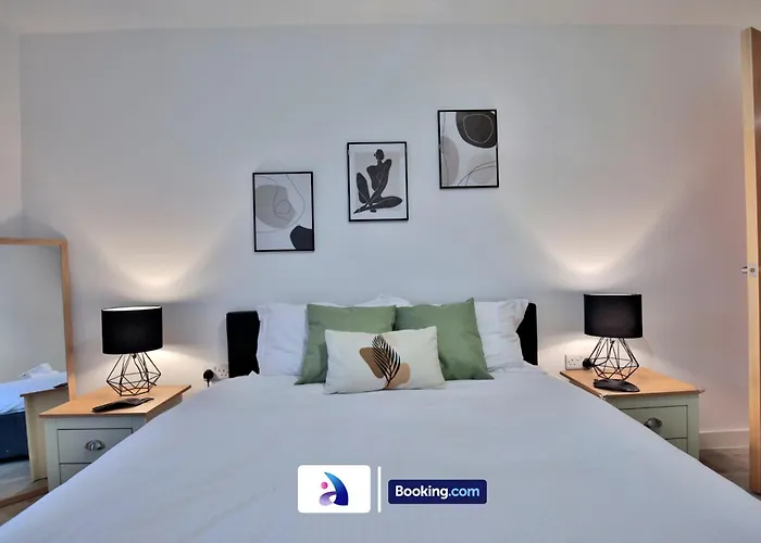 Appartement Modern 2 Bed, 2 Bath With Ensuite By Avalora Short Lets & Serviced Salford With Balcony, Near Tram Stop Salford Quays