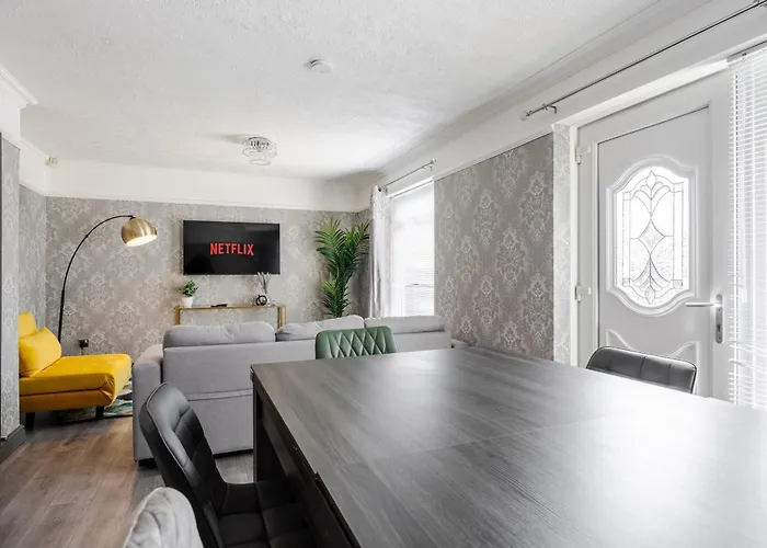 펜션 Boutique 3bd Opposite Etihad & Coop - Free Parking - Pool Table