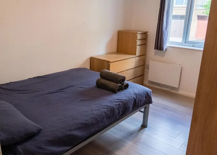 Comfortable Spacious 3 Bed, 2 Bedroom - Secure Parking - Close To Centre And Old Trafford Appartamento *