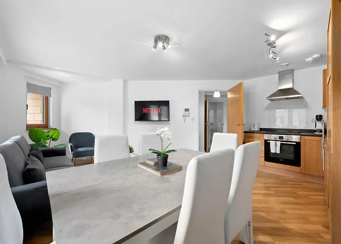 Sleeps 6 Superhost *