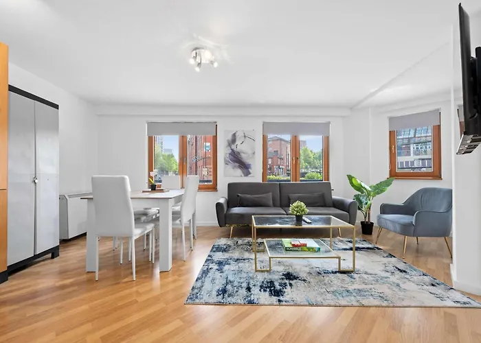 Sleeps 6 Superhost Manchester