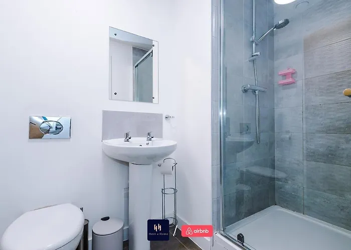 Salford With Free Wifi, Parking & Ideal For Contractors Appartement *