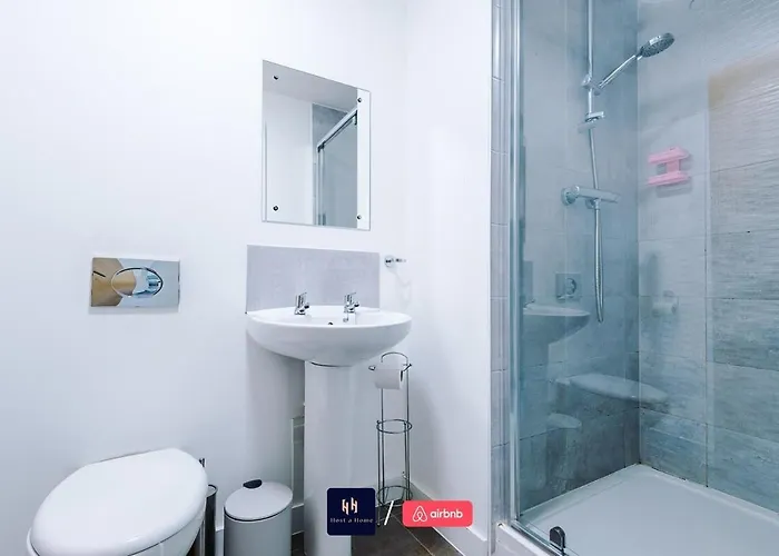 Salford With Free Wifi, Parking & Ideal For Contractors Appartement