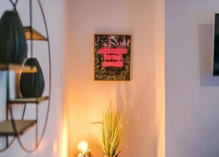 Discounted Month Contractor Parking Wi-fi Sleeps 8