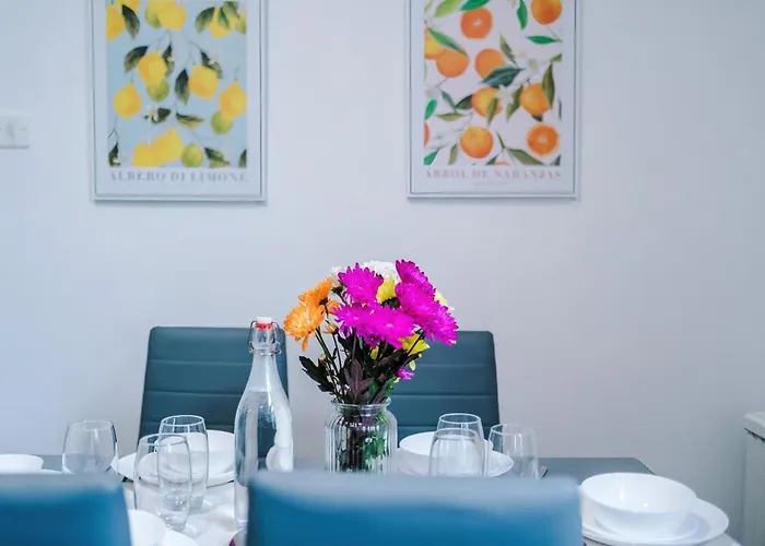 Discounted Month Contractor Parking Wi-fi Sleeps 8 Apartment