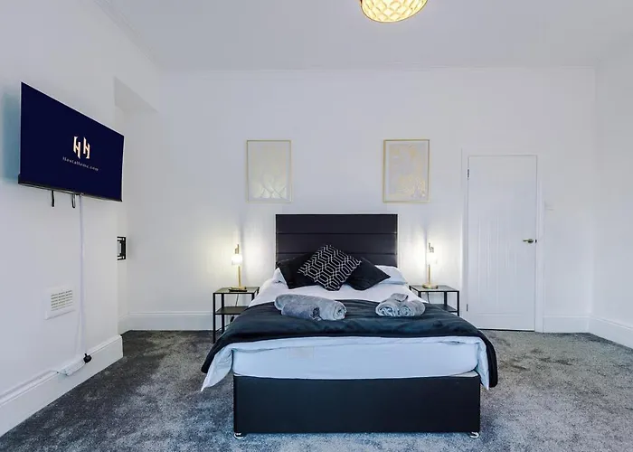 Discounted Month Contractor Parking Wi-fi Sleeps 8 * Manchester