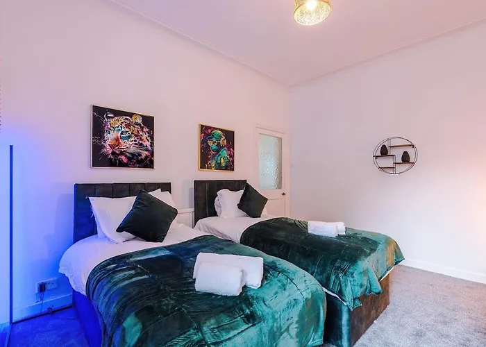 Discounted Month Contractor Parking Wi-fi Sleeps 8 Apartment