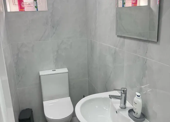 Rest Nest Uk House 度假居 *