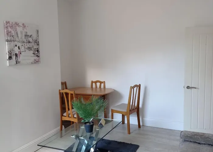 Double-bedroom In The Heart Of Salford Perfect For Short Lt2 בית הארחה מנצ'סטר