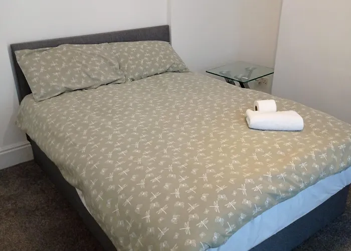 Double-bedroom In The Heart Of Salford Perfect For Short Lt2 *