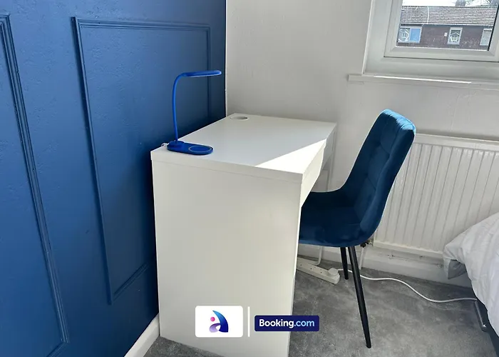 Discounted - 3-bed By Avalora Short Lets & Serviced Old Trafford With Pool & Tennis Table - Driveway 度假居 *