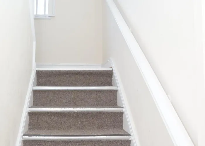 Affordably Elegant Close To Coop Live, Etihad Stadium And Centre