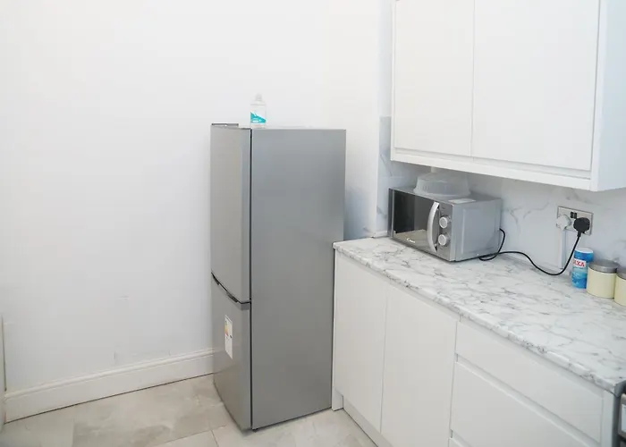 Affordably Elegant Close To Coop Live, Etihad Stadium And Centre *