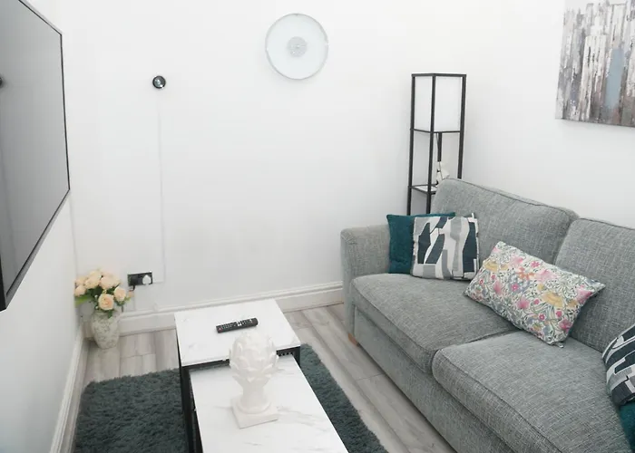 Affordably Elegant Close To Coop Live, Etihad Stadium And Centre