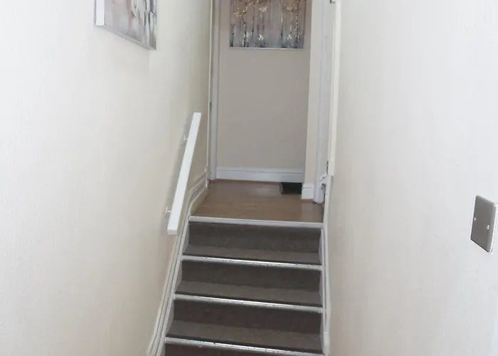 Apartment Affordably Elegant Close To Coop Live, Etihad Stadium And Centre *