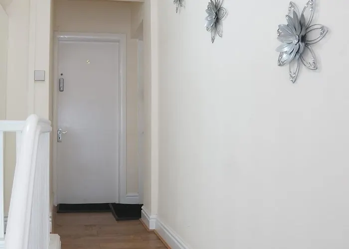 Affordably Elegant Close To Coop Live, Etihad Stadium And Centre Apartment