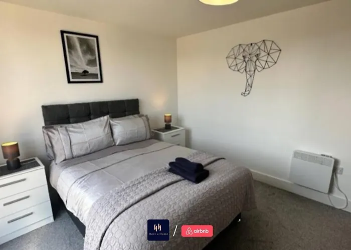 Salford Corporate Balcony Wifi Sleeps 5 *