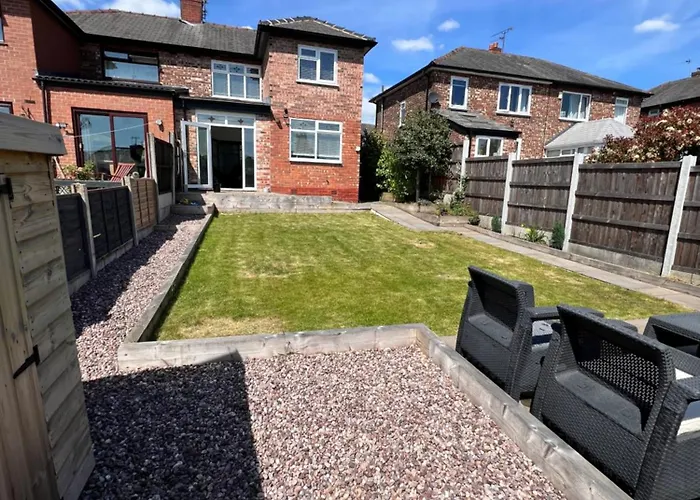 Tatil Evi Spacious, Cosy & Stylish 3 Bed In Salford, Near Trafford Park - Free Parking