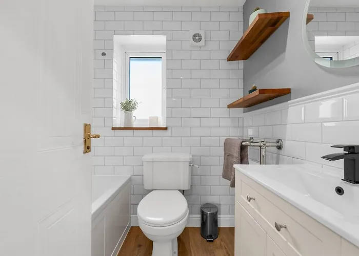 Stylish 3 Bedroom House Free Parking Vakantiehuis Manchester