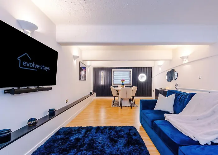 Stunning Duplex In Manchester, Workspace For Professionals Apartment *