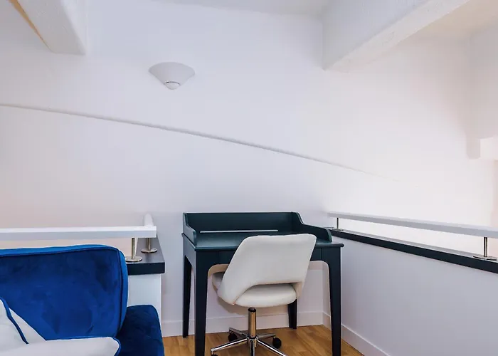 Stunning Duplex In Manchester, Workspace For Professionals