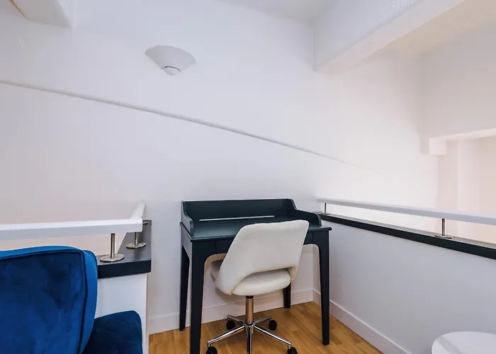 Stunning Duplex In Manchester, Workspace For Professionals Apartment *