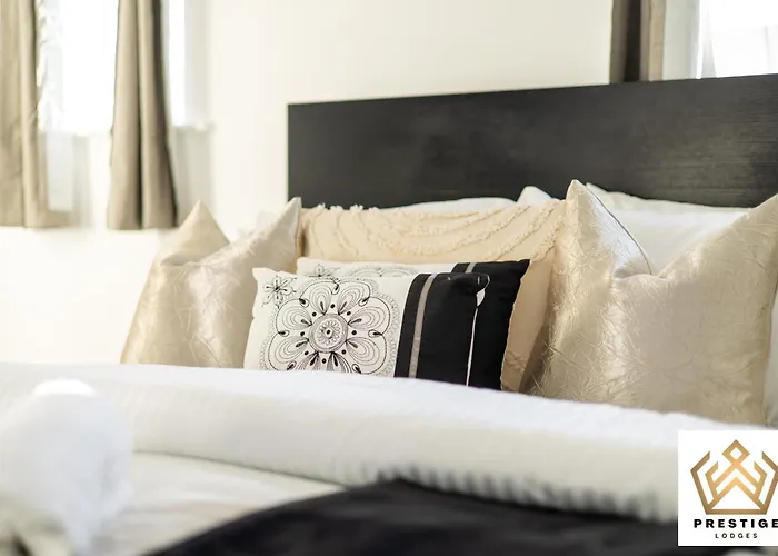 Feriehus - Centre - Parking - Full Kitchen - M60 *