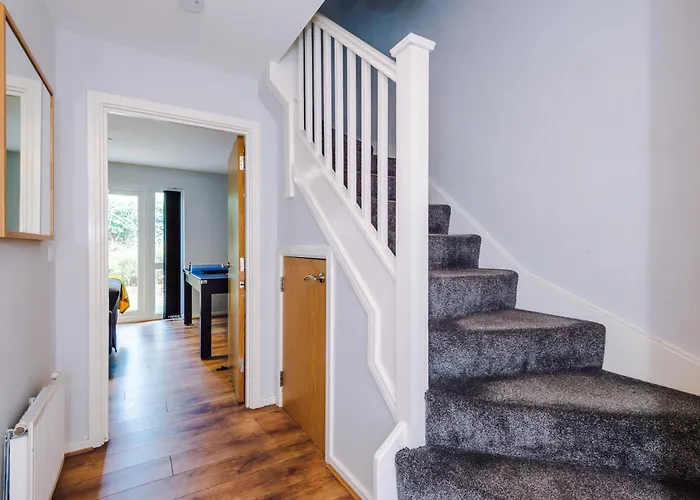 Stunning Townhouse In Salford, Free Parking, Pool Table, Table Tennis, 4bedrooms Lägenhet Manchester