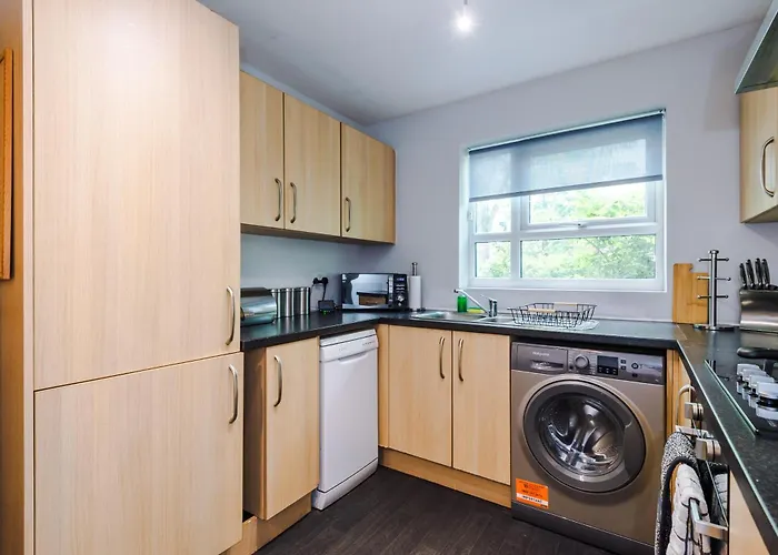 Lägenhet Stunning Townhouse In Salford, Free Parking, Pool Table, Table Tennis, 4bedrooms *