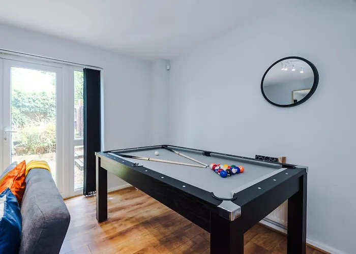 Lägenhet Stunning Townhouse In Salford, Free Parking, Pool Table, Table Tennis, 4bedrooms Manchester
