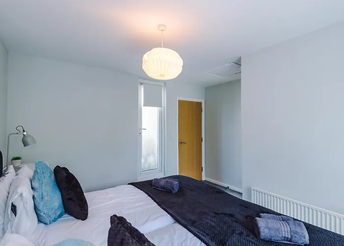 Lägenhet Stunning Townhouse In Salford, Free Parking, Pool Table, Table Tennis, 4bedrooms