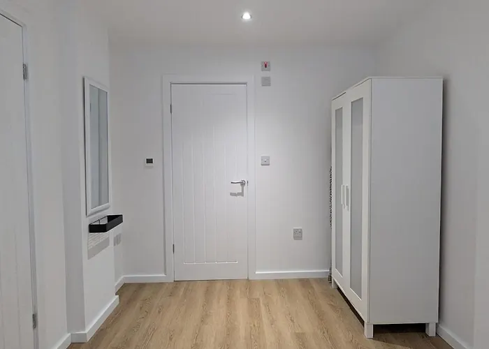 Newly Furnished Near Centre * Manchester