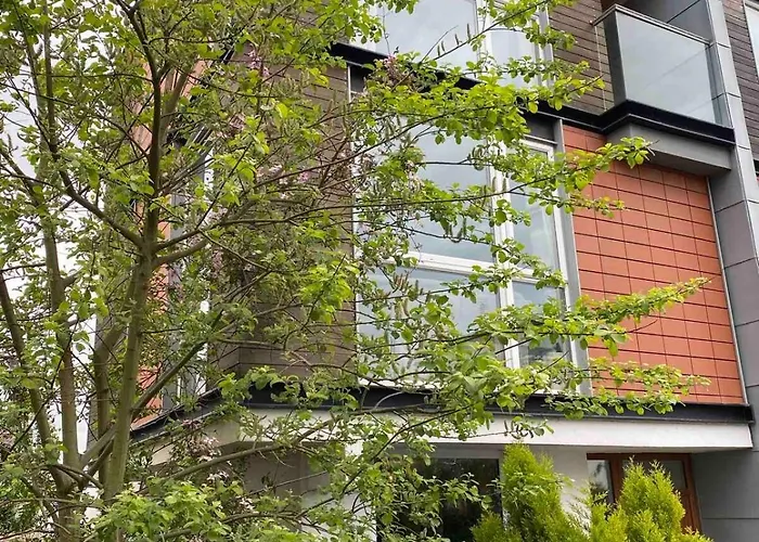 Comfortable 3-storey House With Free Car Parking Dom wakacyjny *