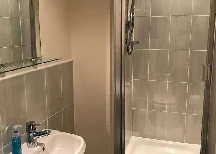 Dom wakacyjny Comfortable 3-storey House With Free Car Parking *