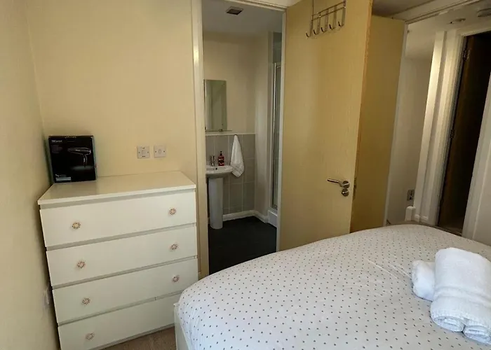 Comfortable 3-storey House With Free Car Parking Dom wakacyjny