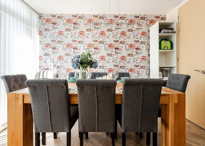 Comfortable 3-storey House With Free Car Parking * Manchester