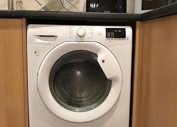 Comfortable 3-storey House With Free Car Parking Dom wakacyjny Manchester