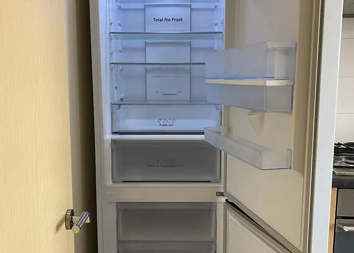 Comfortable 3-storey House With Free Car Parking